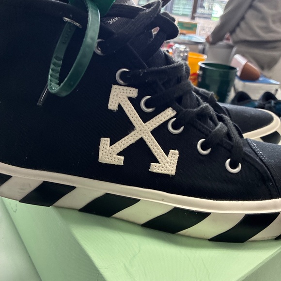 Men’s Off-White Sneaker Vulcanized Mid Pre Owned SZ 45 Used W/Box - Picture 12 of 16